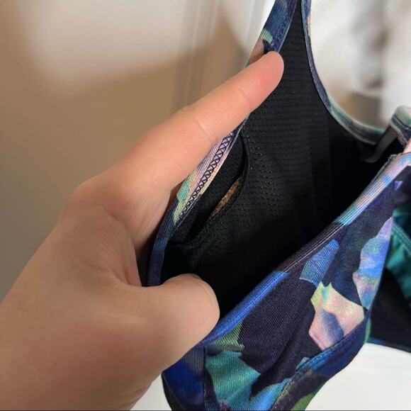 Athleta Blue Watercolor Strappy Sports Bra Size Medium - Picture 4 of 7